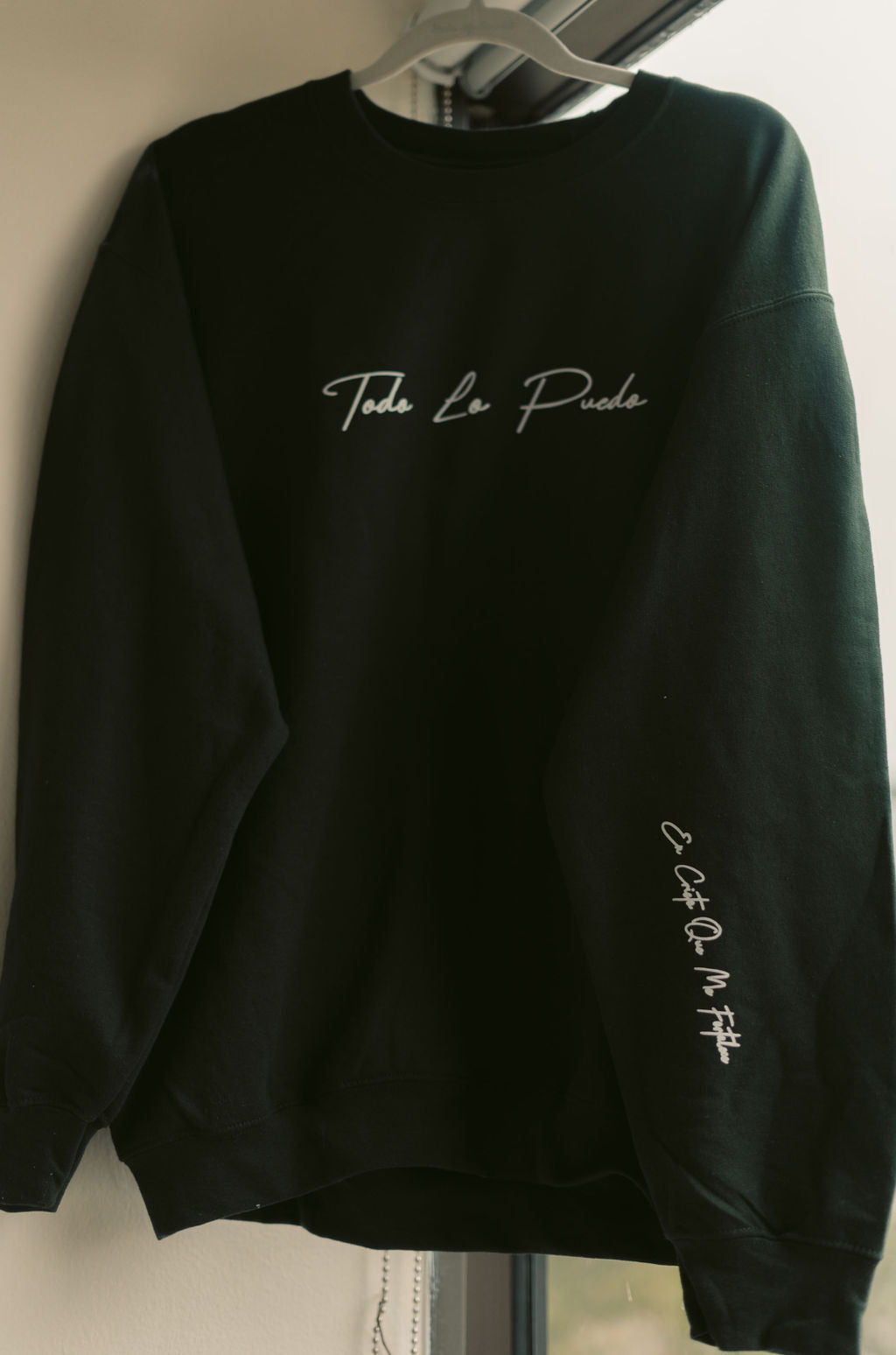 Todo Lo Puedo Sweatshirt